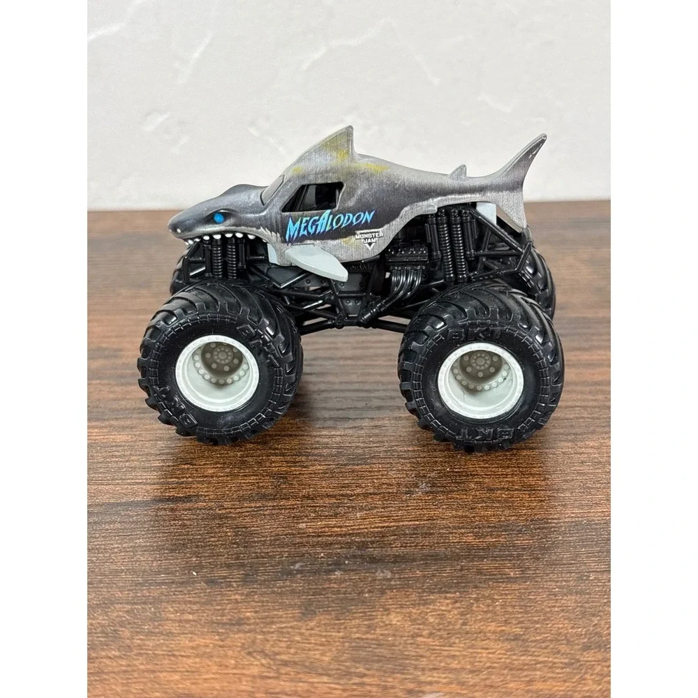 Monster Jam Hot Wheels 1:64 Diecast Lot Megalodon Earth Shaker Skeleton Crew